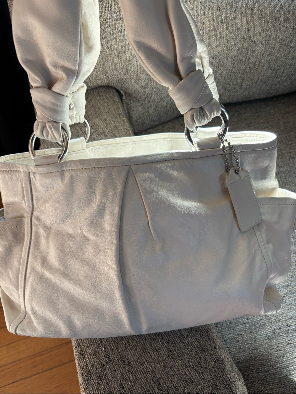 Coach Off White Leather Shoulder Tote with Turnlock Detail - Picture 11 of 15